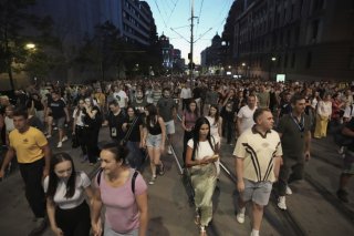 Depuis novembre 2024, la Serbie est secouée par un mouvement de contestation parmi les plus importants de son histoire. KEYSTONE/AP/Darko Vojinovic